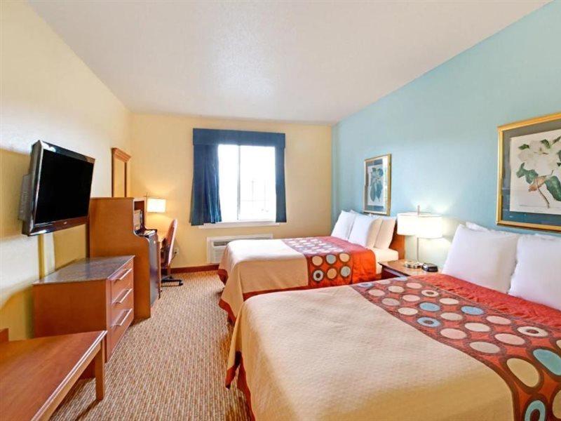 Super 8 By Wyndham Salisbury Hotell Exteriör bild
